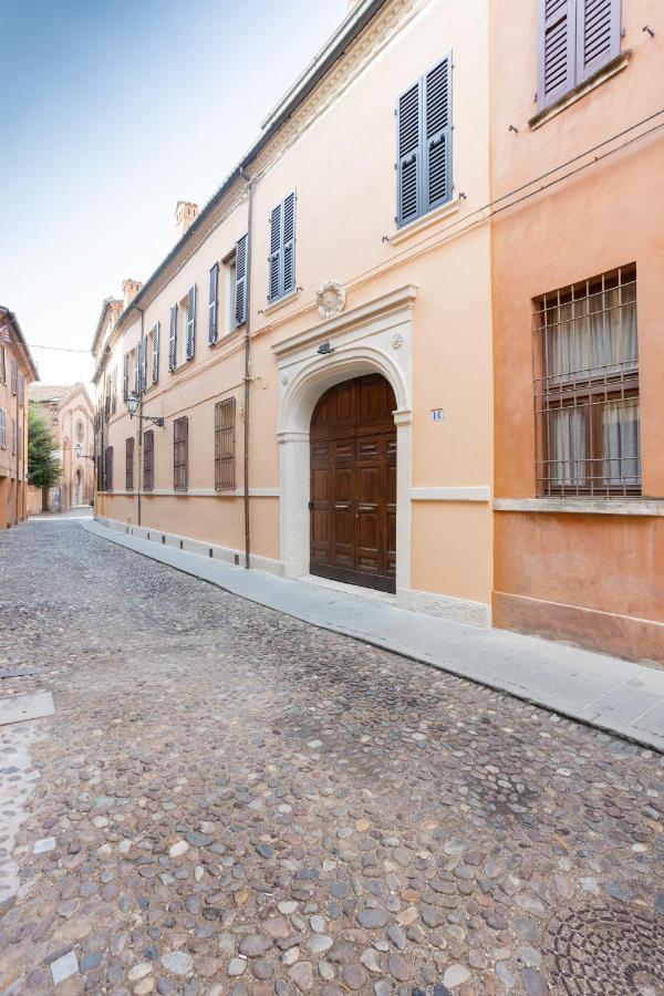Palazzo Sabbioni Suite Del Conte Elegant Suite In Old Monastery City Center 페라라 외부 사진