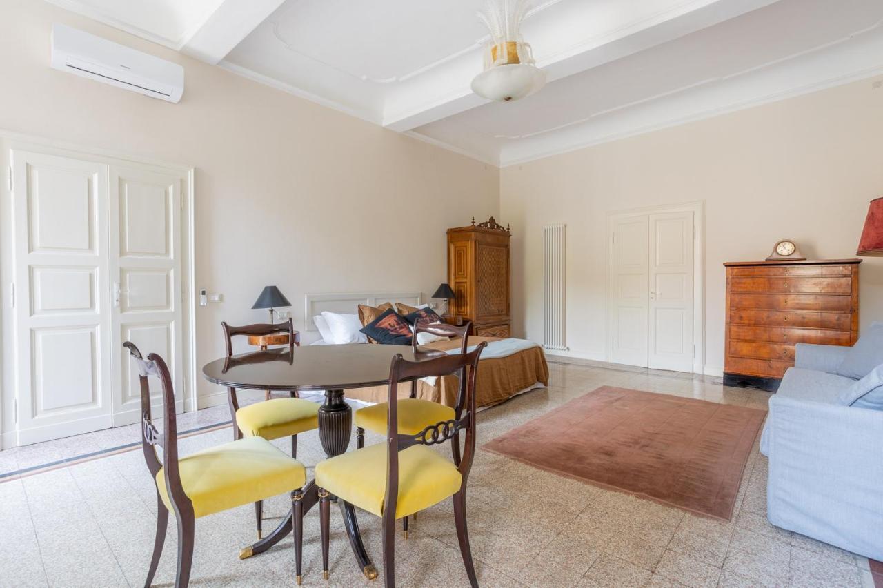 Palazzo Sabbioni Suite Del Conte Elegant Suite In Old Monastery City Center 페라라 외부 사진