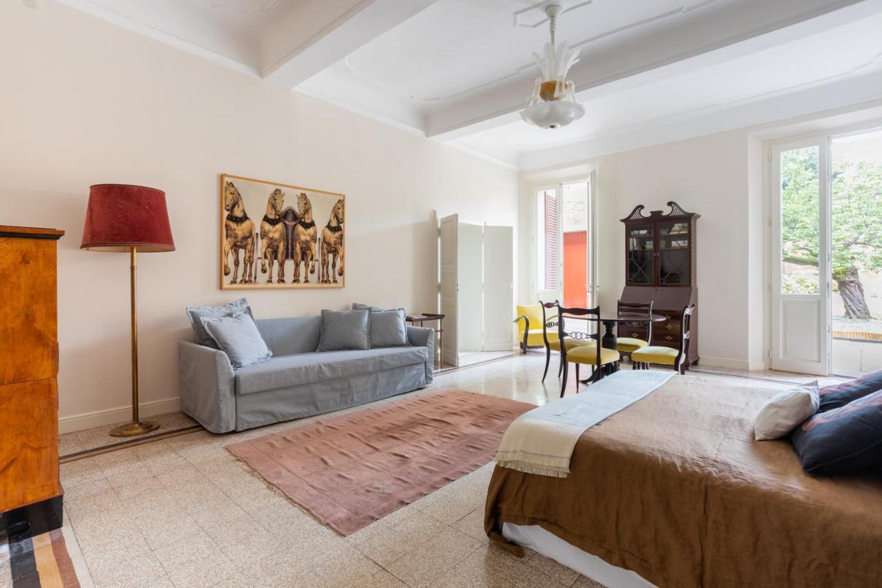 Palazzo Sabbioni Suite Del Conte Elegant Suite In Old Monastery City Center 페라라 외부 사진